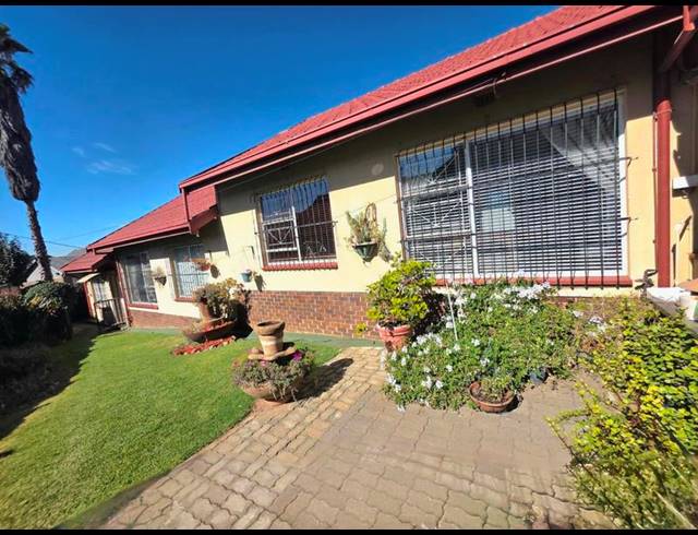 3 BEDROOM HOUSE FOR SALE IN WOODMERE